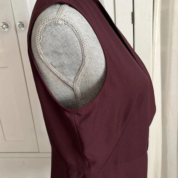 DKNY NWOT Front Lapel Gold Button Sleeveless Blouse, Size M - Picture 7 of 12